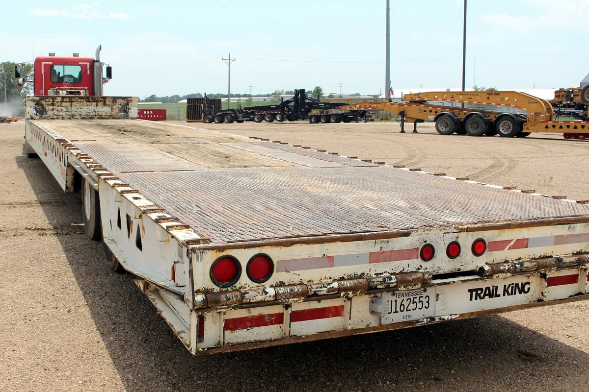 Trail King provides trailer refurbishment services, including structural restoration such as specialized trailer sandblasting, painting and component updates to restore your heavy-duty hauling equipment to factory standards.